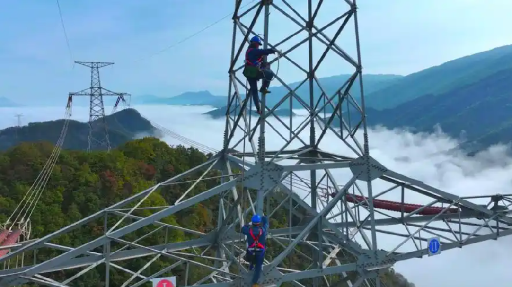 五一假期国家电网安全运行供电可靠 以劳动点亮光明 用匠心守护温暖